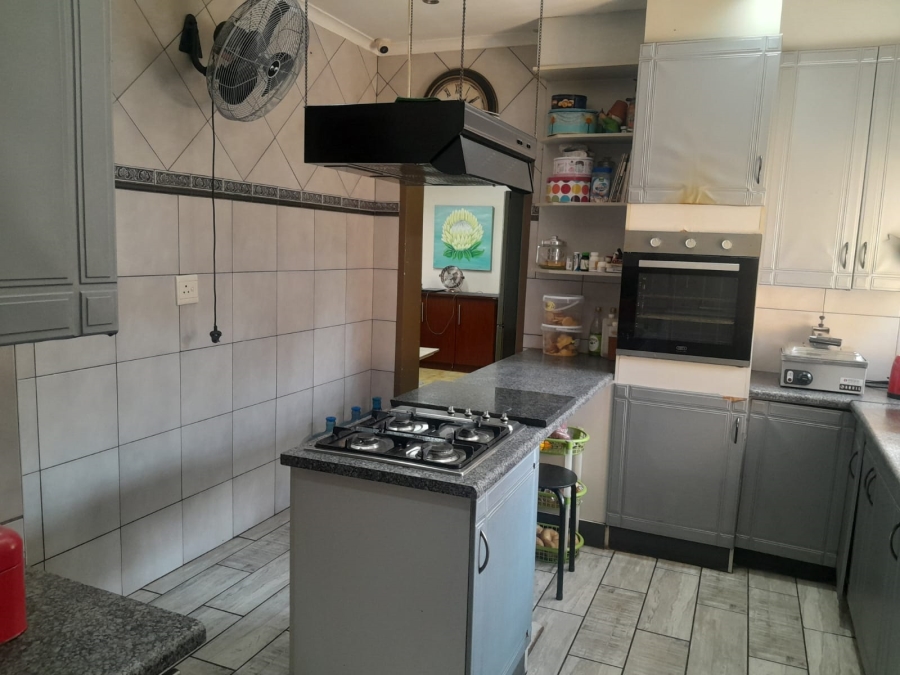 4 Bedroom Property for Sale in Oos Einde North West